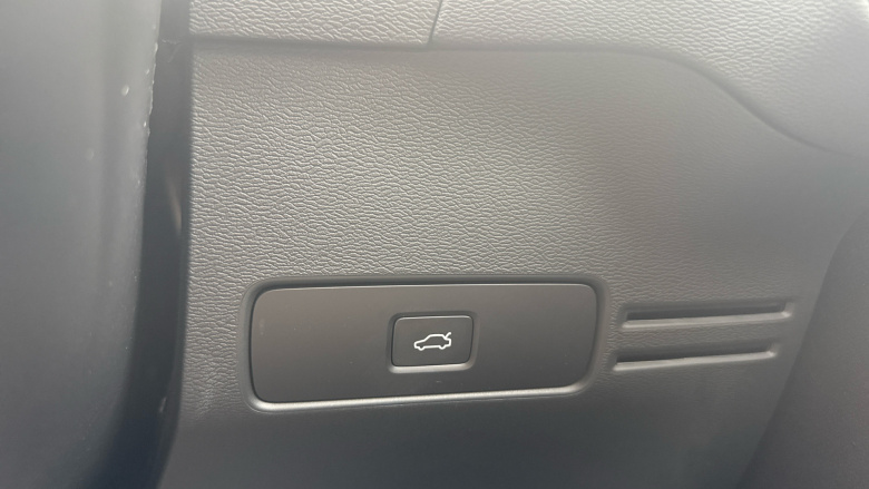 Volvo XC40 2.0 B3P Ultra Dark 5dr Auto Petrol Estate